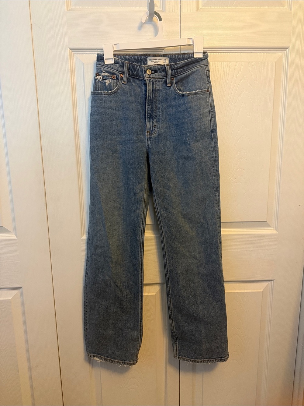 Abercrombie & Fitch the 90’s relaxed Jean high rise